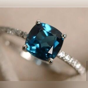 Gorgeous Blue Topaz Solitaire/Silver Ring 🥳